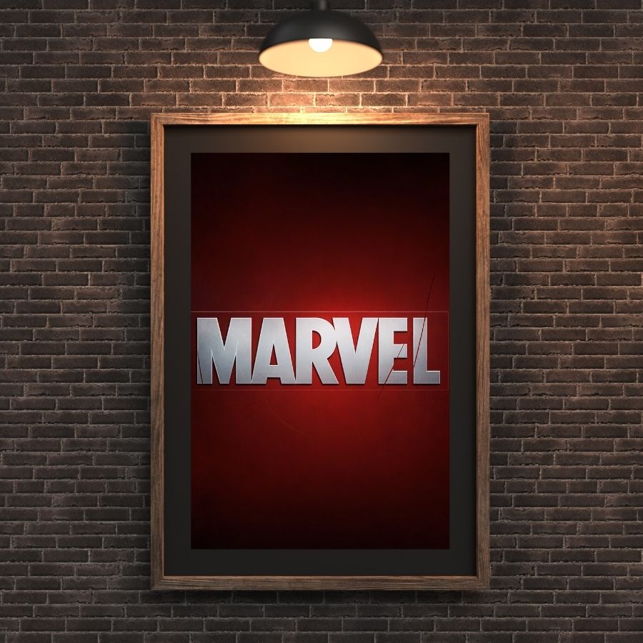 Poster Marvel – Logo iconique rouge et blanc, parfait pour une décoration minimaliste et puissante.